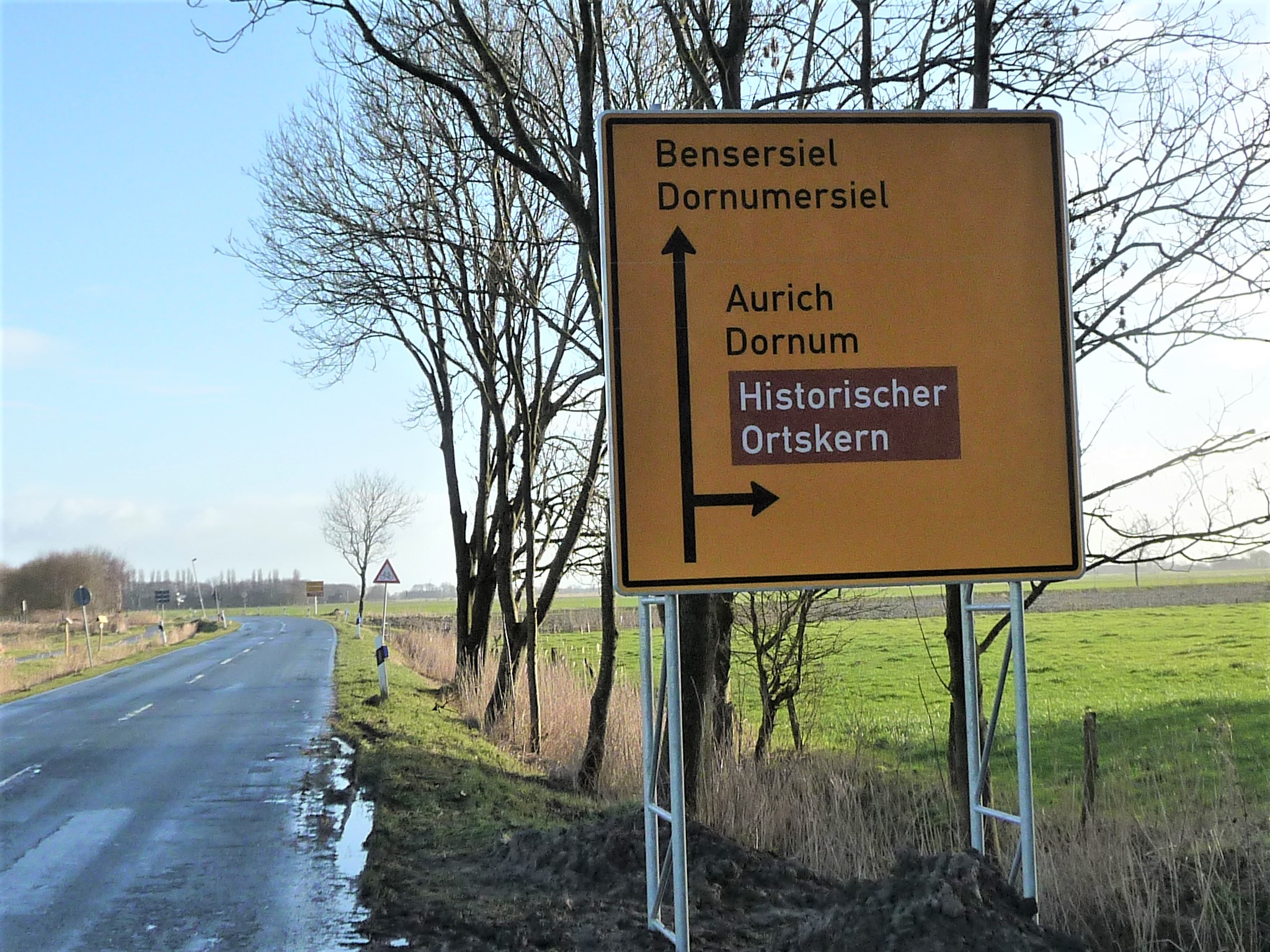 Straßenschild P1060008 (2) Straßenschild P1060008 (2)